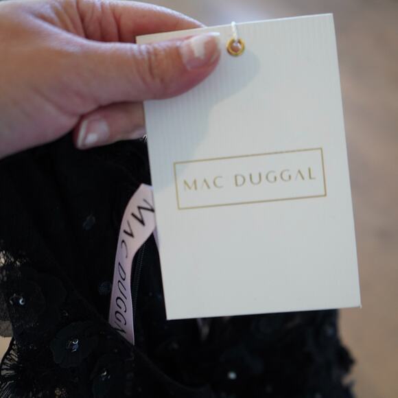 MAC DUGGAL Black 3D Floral Applique Beaded Sheer Lace Long Sleeve Midi Dress 8 - Picture 6 of 9